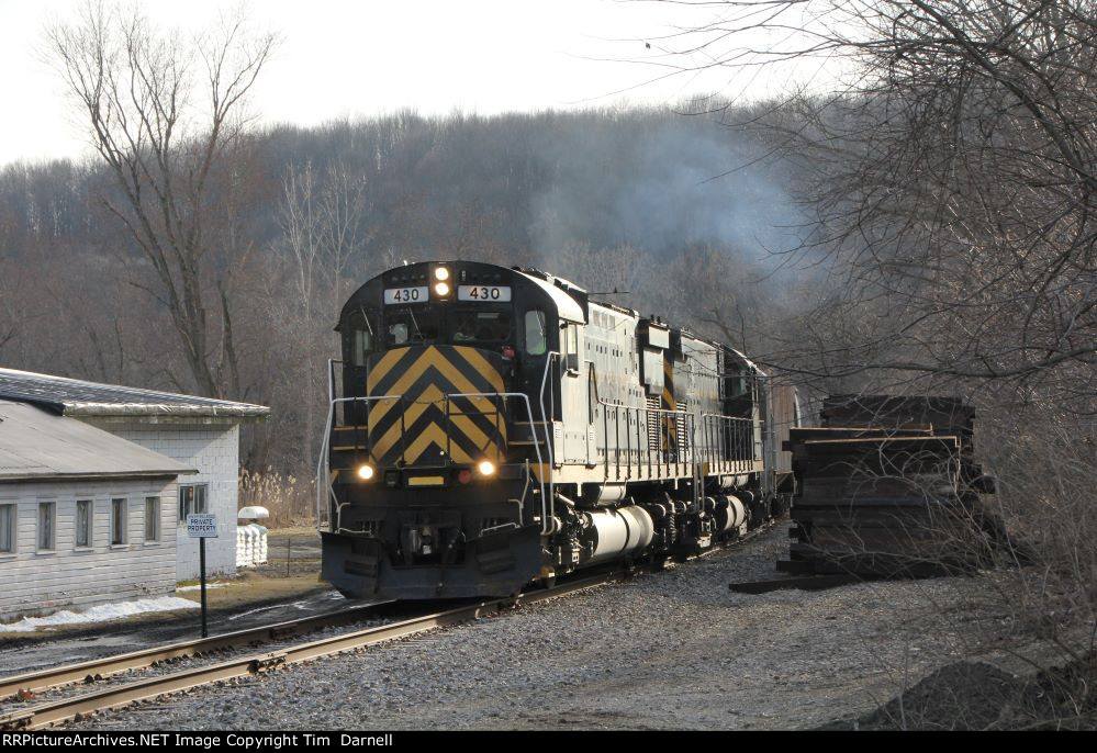 WNYP 430 coming to a stop